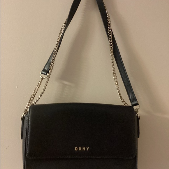 DKNY Small Bag With Leather & Chain Strap. - Picture 3 of 11